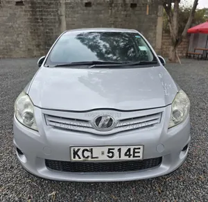 Toyota Auris 2010 Nyeusi