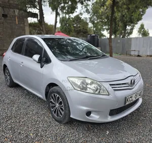 Toyota Auris 2010 Nyeusi