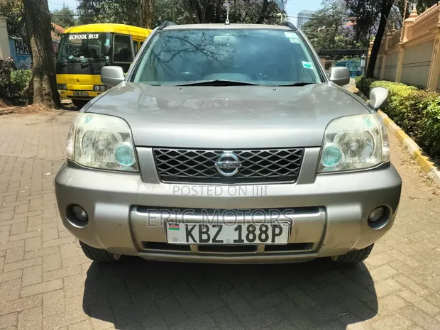 Nissan X-Trail 2006 Silver - 1