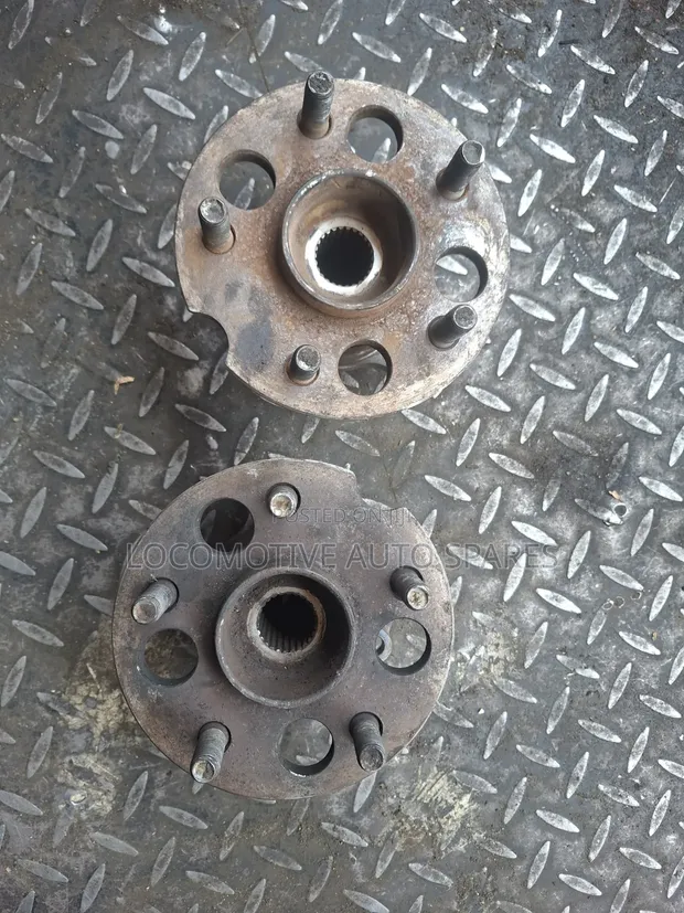 Toyota Voxy/Rav4/Noah 4WD Rear Hub - 1