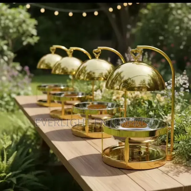 Elegant Golden Chafing Dishes (8L) - 1