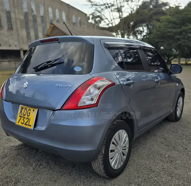Suzuki Swift 2015 Blue - 1