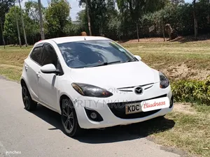 Mazda Demio 2014 Nyeupe