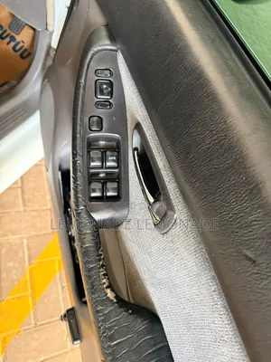 Subaru Legacy BH5 1998 Nyeupe