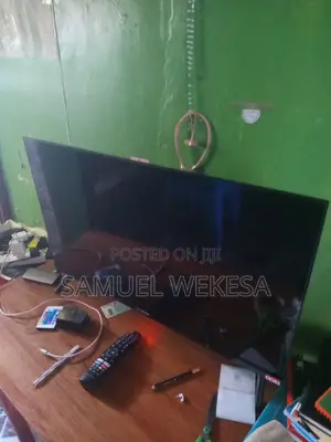 Solarmax 32" Smart TV