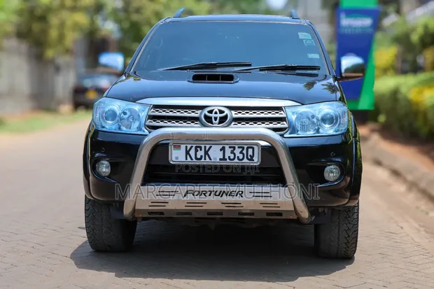 Toyota Fortuner 2010 Black - 1