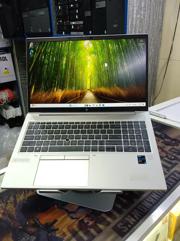 Laptop HP EliteBook 850 G8 - Core i7, 8GB RAM, 256GB SSD - 1