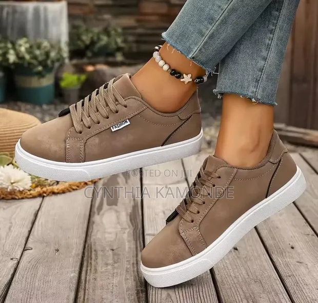 Fashionable Ladies Sneakers - 1