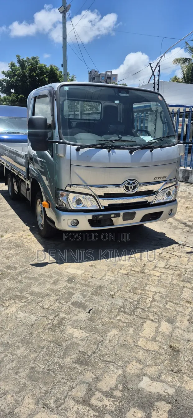 Toyota Dyna Mini Truck - Diesel, Manual - 1