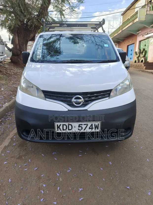 Nissan NV350 2014 White - 1