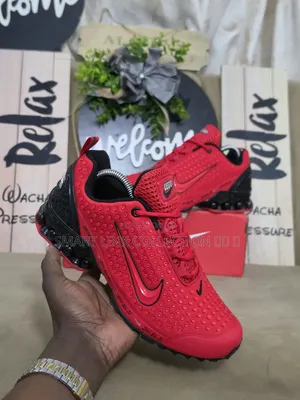 Nike Sneakers Nyekundu/Nyeupe - Mpya Kabisa
