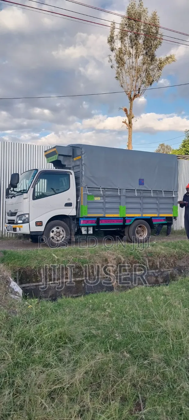 Toyota Dyna 2020 White - 1