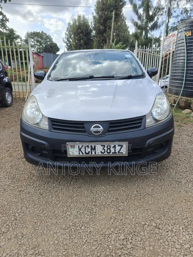 Nissan Advan 2010 Nyeupe - 1