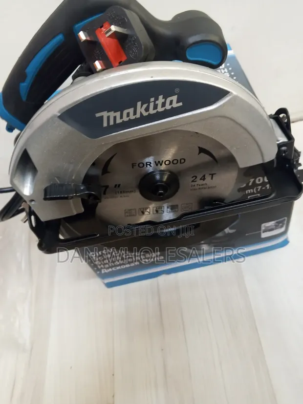 Makita Electric Circular Saw 7" HS7000 - 1