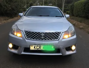 Toyota Crown 2012 Nyeusi