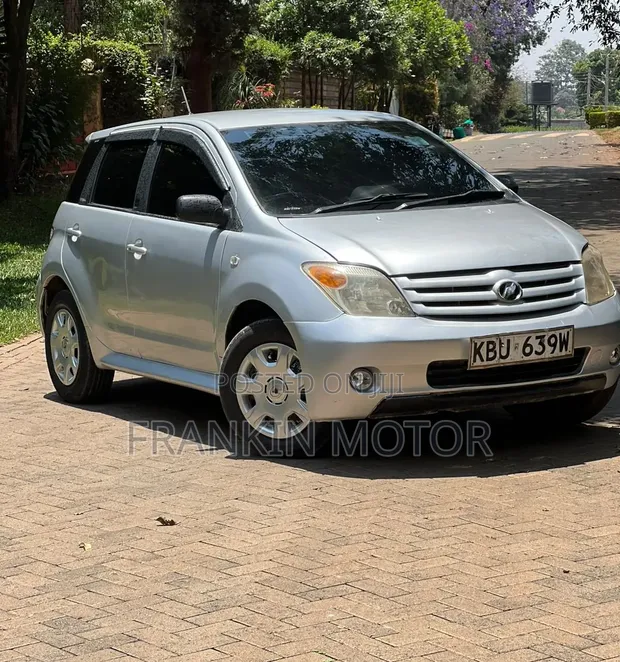 Toyota IST 2007 Nyeupe - 1