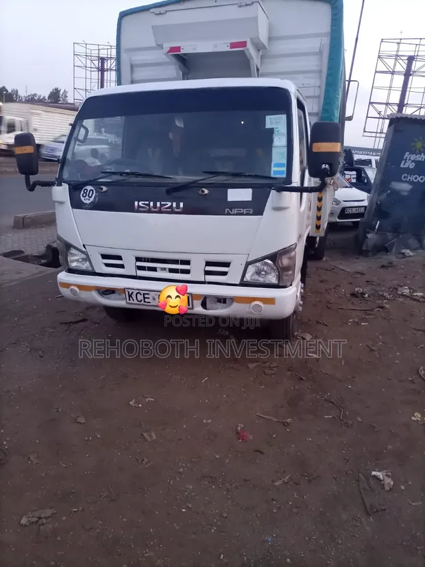 Isuzu ELF Truck 2015 - White - 1