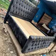 Kitanda cha Chester Nyeusi cha 5x6 chenye Vitu vya Dhahabu - 2