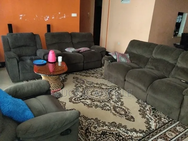Set ya Sofa Iliyotumika Inauzwa (Inaketi Watu 7) - 1