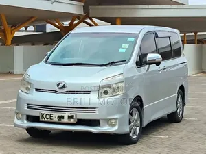 Toyota Voxy 2007 Nyeupe