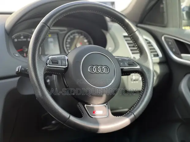 Audi Q3 2019 Nyeusi - 1