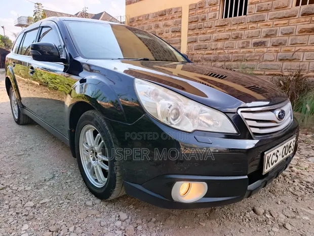 Subaru Outback 2.5i Premium 2011 Black - 1