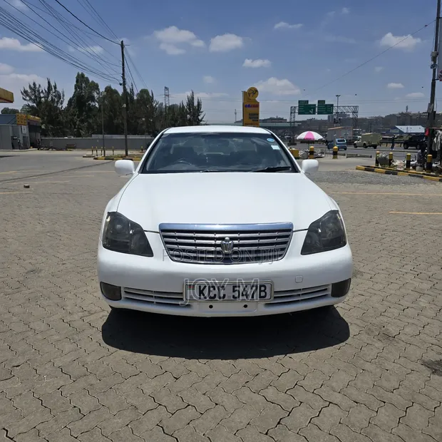 Toyota Crown 2010 White - 1