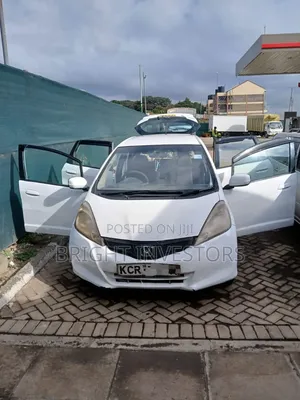 Honda Fit 2011 Nyeupe