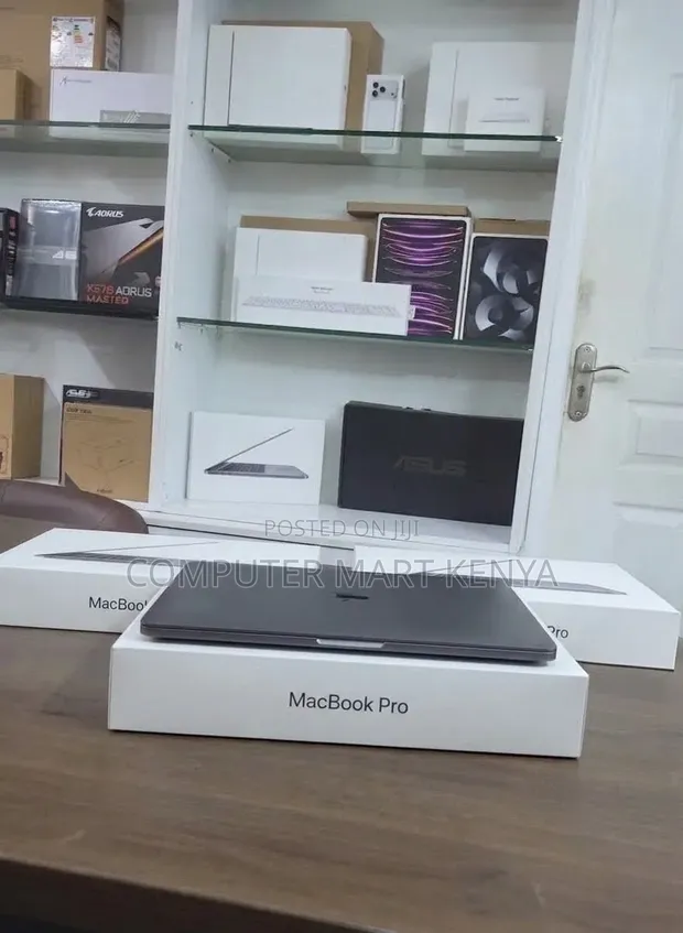 Apple MacBook Pro 2020 M1 8GB RAM 512GB SSD - 1
