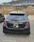 Toyota Vitz 2014 Nyeusi - 1