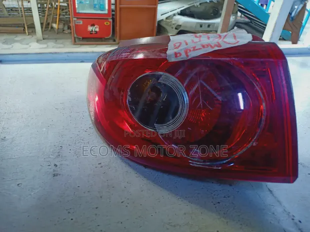 Taa ya Nyuma ya Mazda Demio 2005 - 1