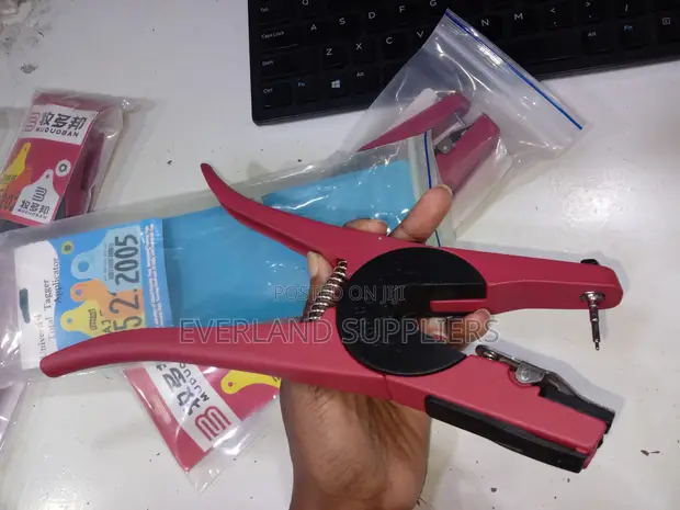 Quick-Grip Ear Tag Applicator - 1