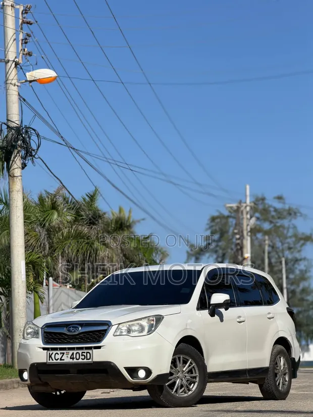 Subaru Forester 2013 White - 1