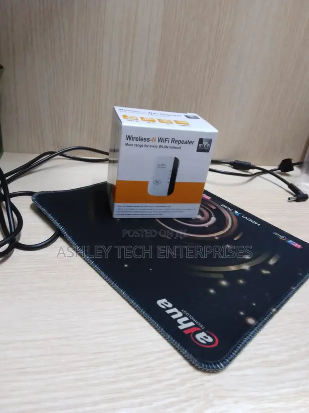 PowerMax WiFi Extender 300Mbps Repeater - 1