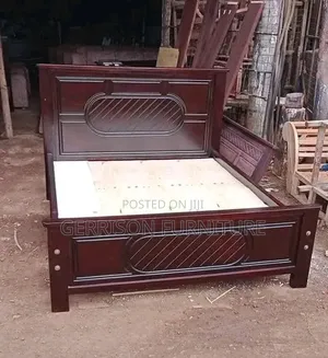 Kitanda cha Mbao cha Kisasa 5x6 (Rangi ya Mahogany)