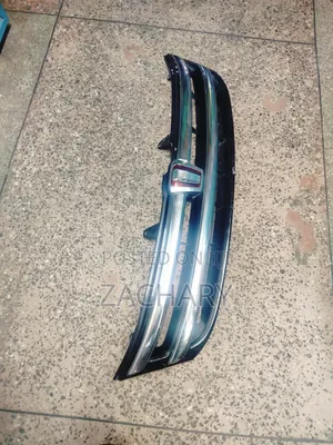 Toyota ISIS Grille - Used