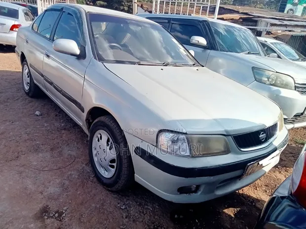 Nissan Sunny 2004 Silver - 1