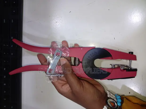 Farm Utility Tag Applicator - 1