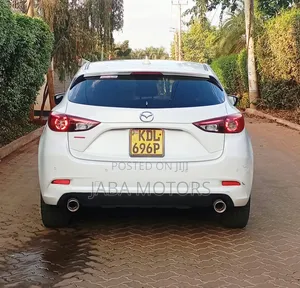 Mazda Axela 2016 Nyeupe
