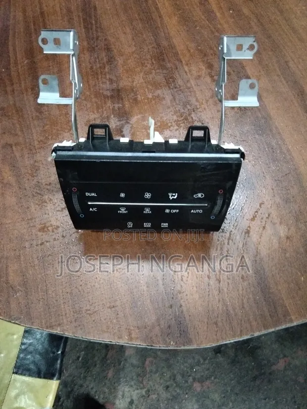 Toyota Harrier AC Control Unit - 1