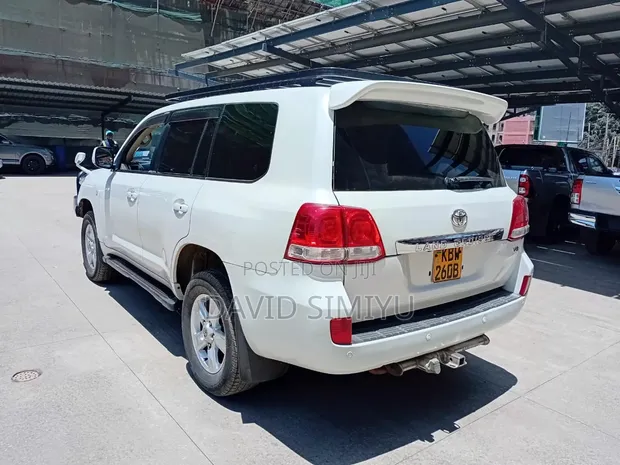 Toyota Land Cruiser 2008 Nyeupe - 1