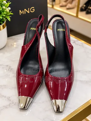 Viatu vya Kisigino vya Kitten vya Bi. Rangi ya Burgundy