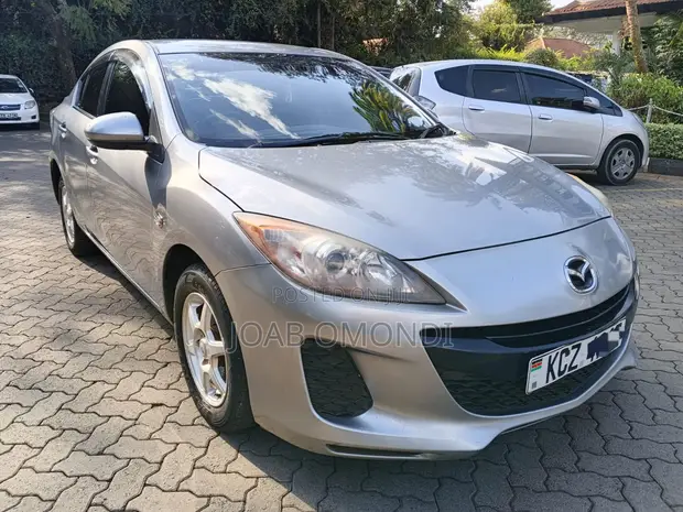 Mazda Axela 2013 Nyeupe - 1