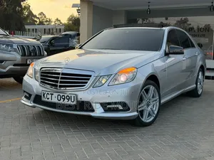 Mercedes-Benz E250 2011 Nyeusi