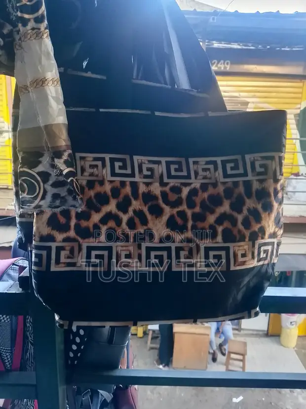 African Women's Shopping Bag - 1