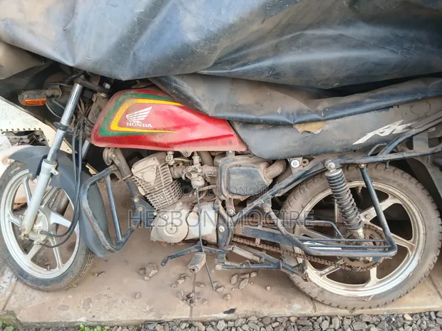 Honda CBR 2018 Nyekundu - 1
