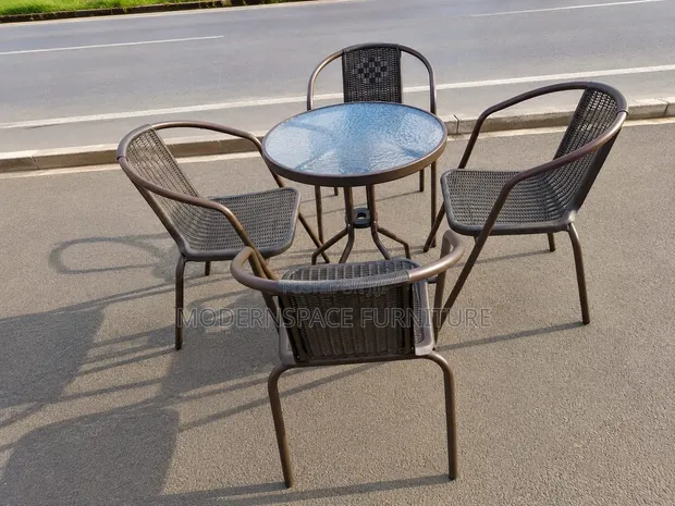 Set ya Jedwali na Viti vya Balcony vya Kisasa - 1