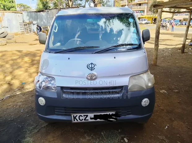 Toyota TownAce 2012 Nyeupe - 1