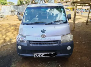 Toyota TownAce 2012 Nyeupe