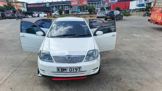 Toyota Corolla 2008 White - 1
